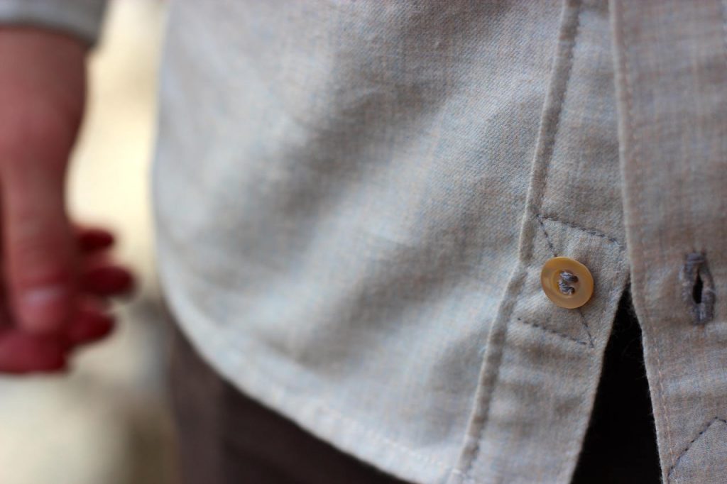 The Aziz contrast button stitching