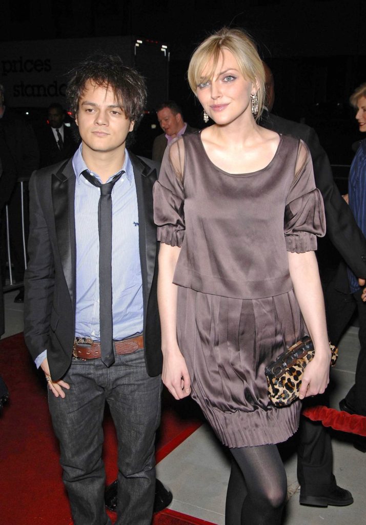 Sophie Dahl (6') w/ Jamie Cullum (5'5")