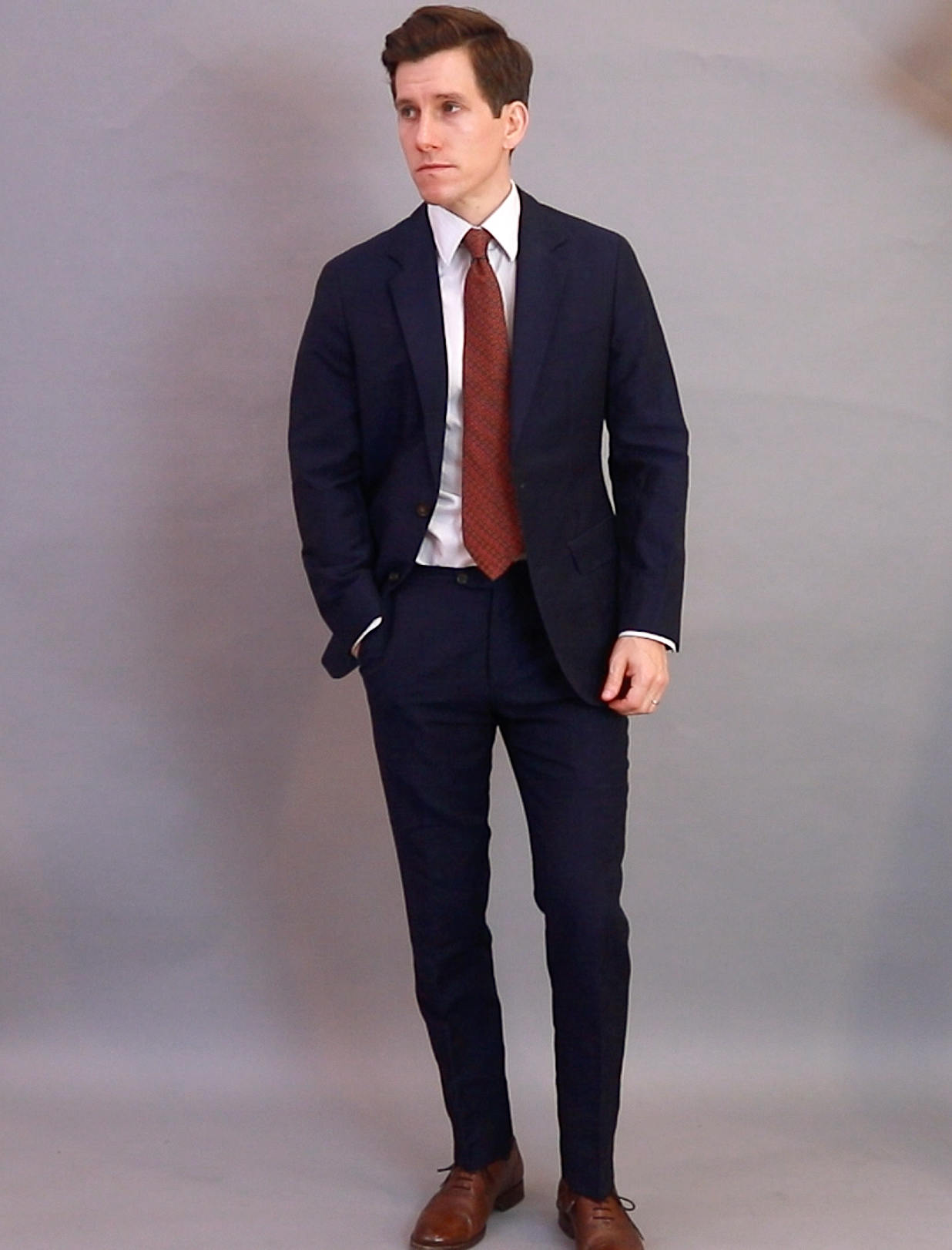 Oliver Wicks navy linen suit full body