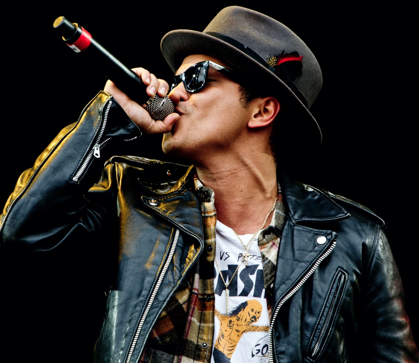 Bruno Mars Height - 5'5"