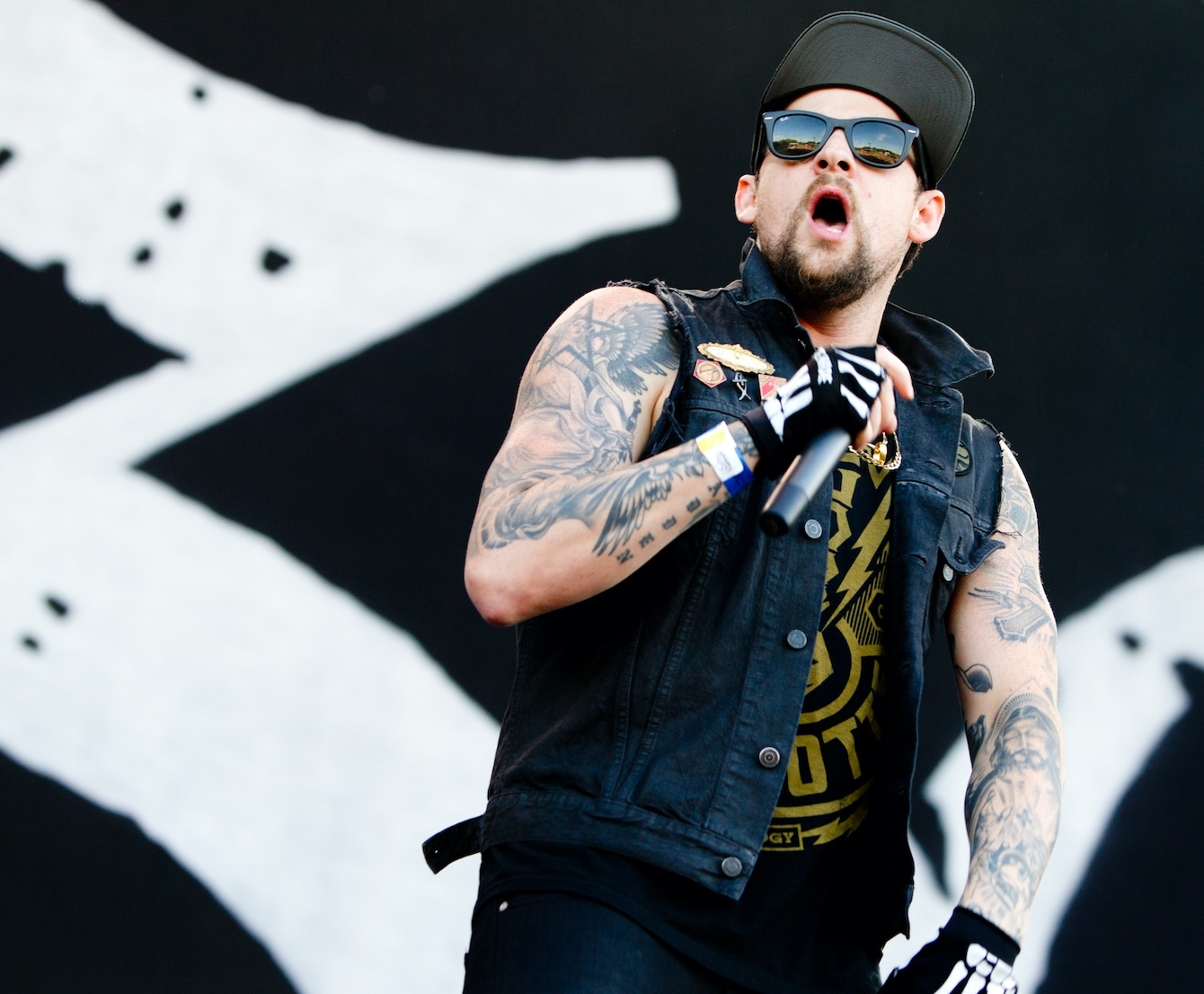 Joel Madden Height - 5'7"