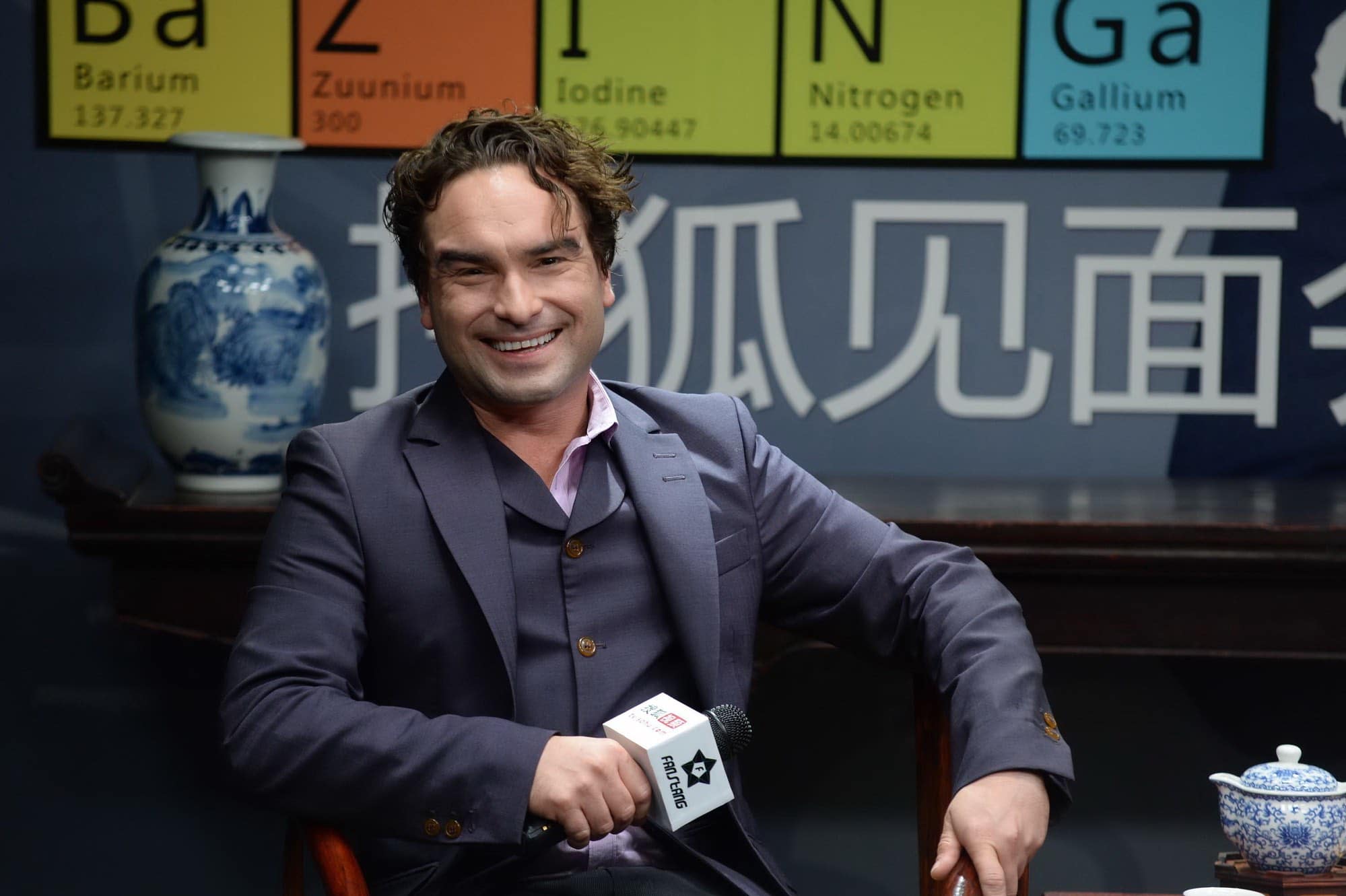 Johnny Galecki Height - 5'5''