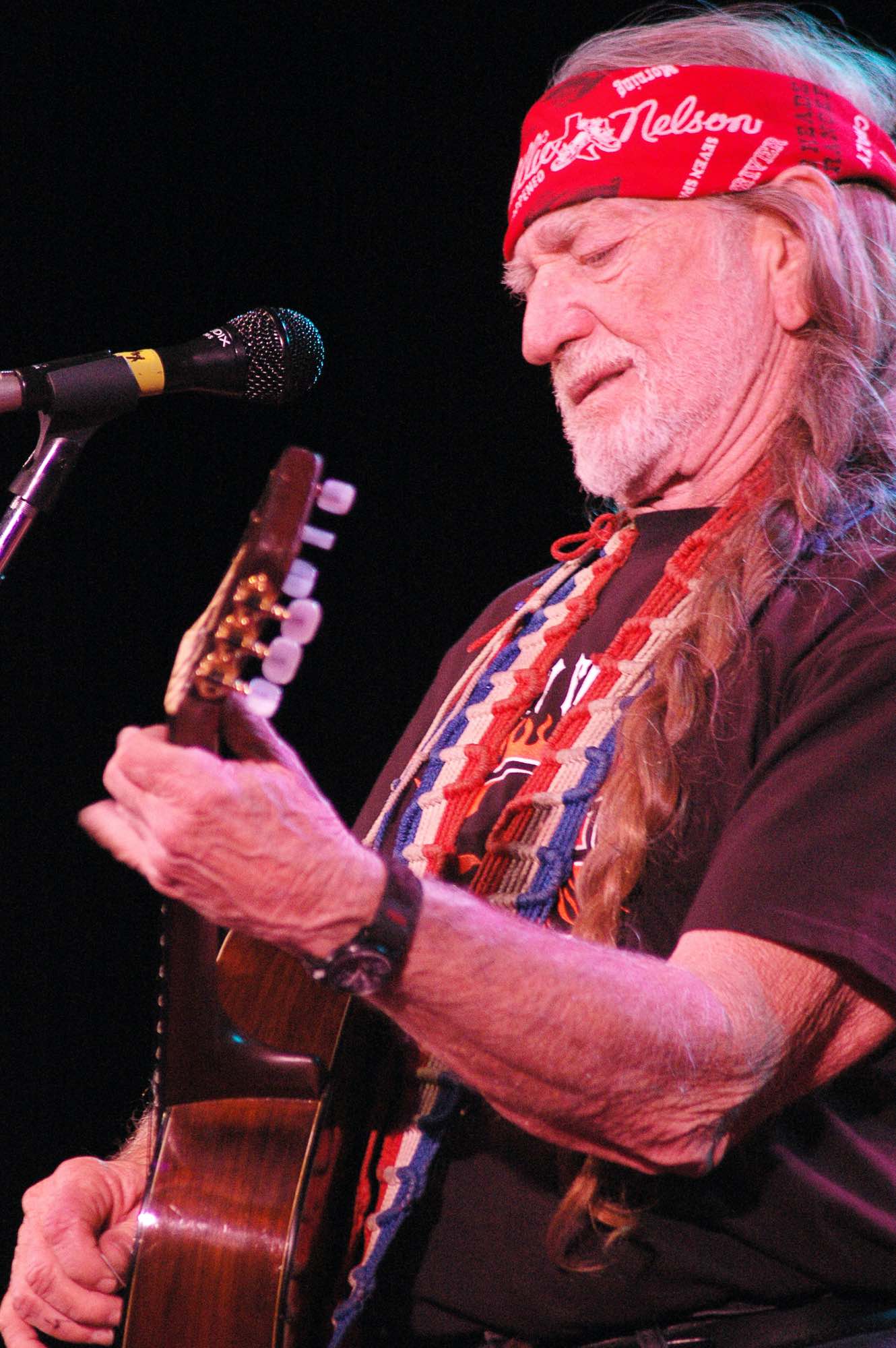 Willie Nelson Height - 5'6"