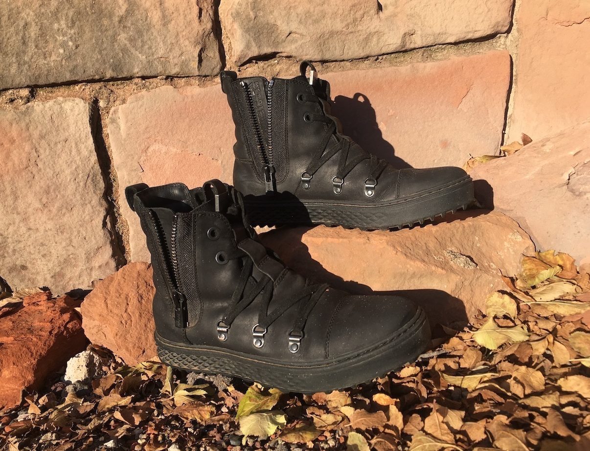 CODDI Polaris boots unzipped