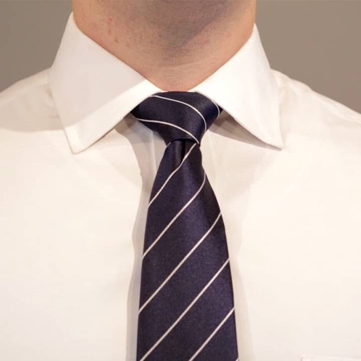 Half Windsor knot close up