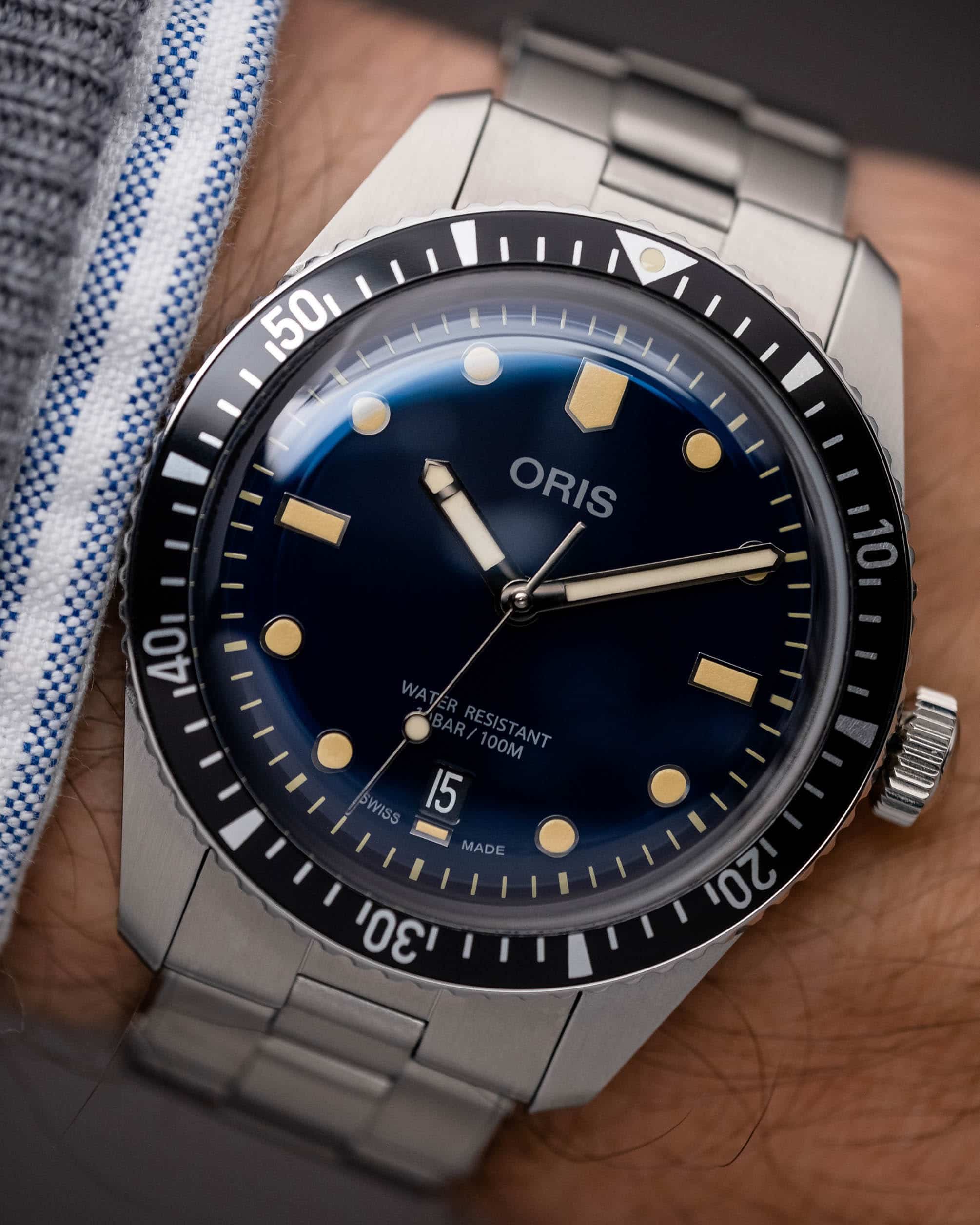 Oris Divers Sixty-Five Case close up