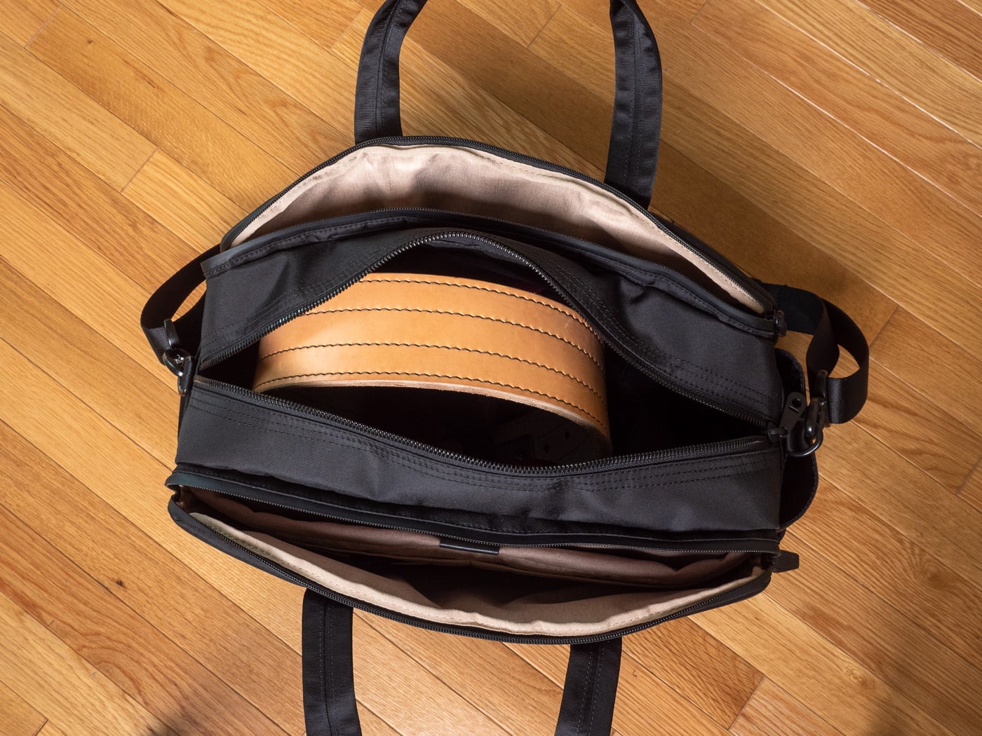 Stuart and Lau Redux Gym Bag Compartments