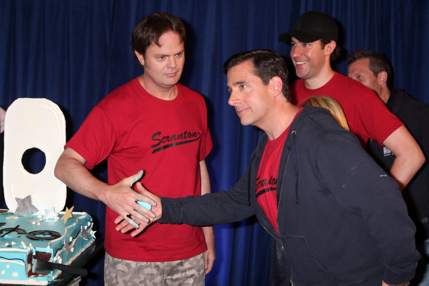 Rainn Wilson Steve Carell shaking hands