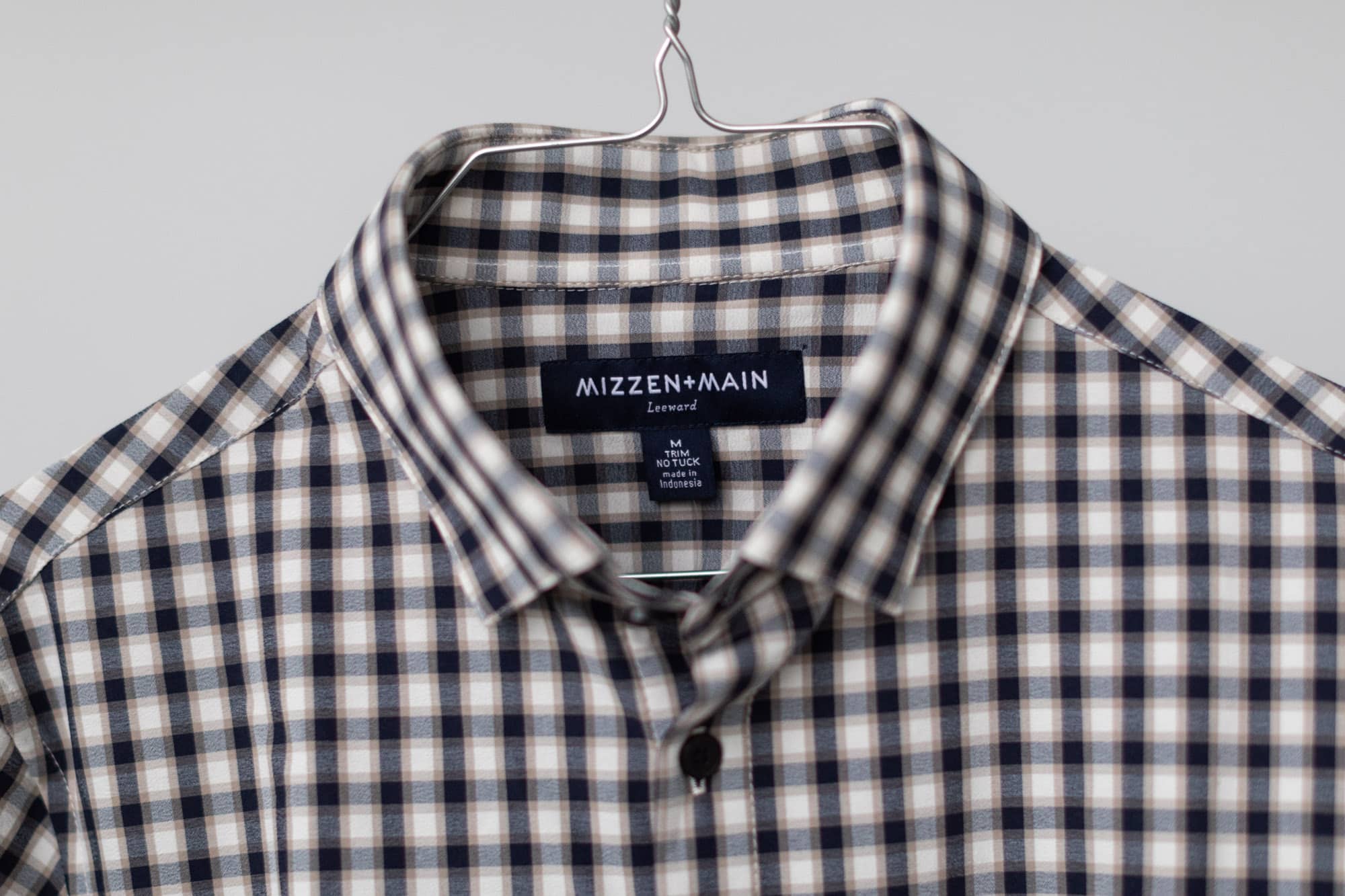 Mizzen and Main Leeward No Tuck Dress Shirt Tag